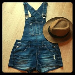 🛇SOLD 🚫🍌Classic Denim Short Overalls🍌